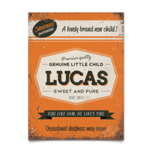 Mooi oranje naambord van Koenmeloen met naam van kind. Leuk als kraamcadeau.