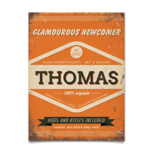 Mooi oranje naambord van Koenmeloen met naam van kind. Leuk als kraamcadeau.